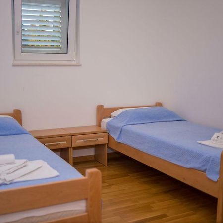 Aparthotel Marina Gromela Mirce 外观 照片