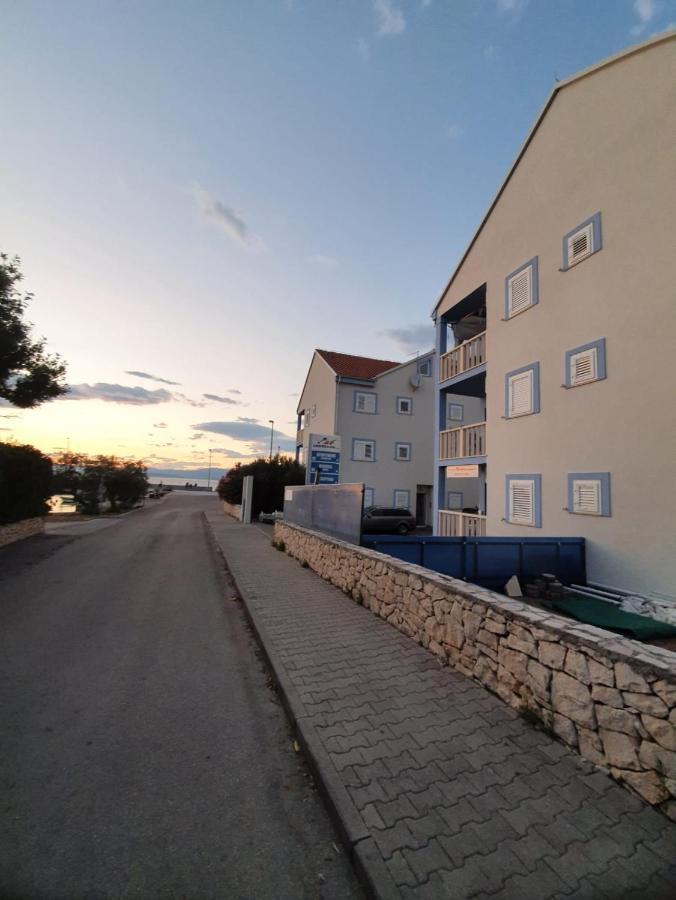Aparthotel Marina Gromela Mirce 外观 照片