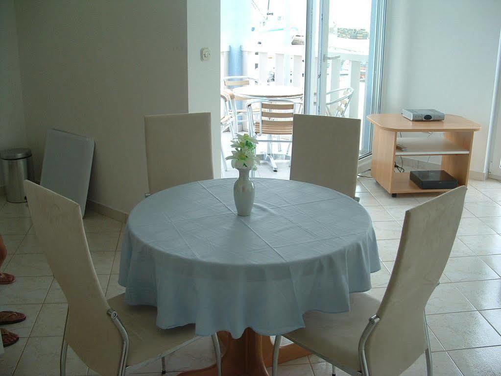 Aparthotel Marina Gromela Mirce 外观 照片