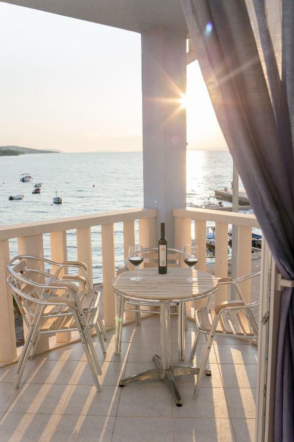 Aparthotel Marina Gromela Mirce 外观 照片