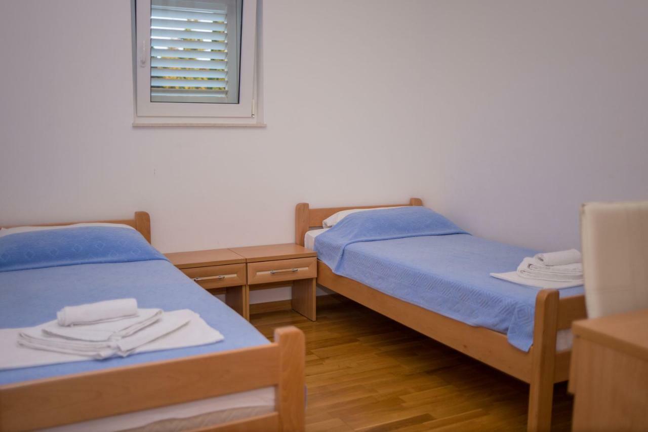 Aparthotel Marina Gromela Mirce 外观 照片